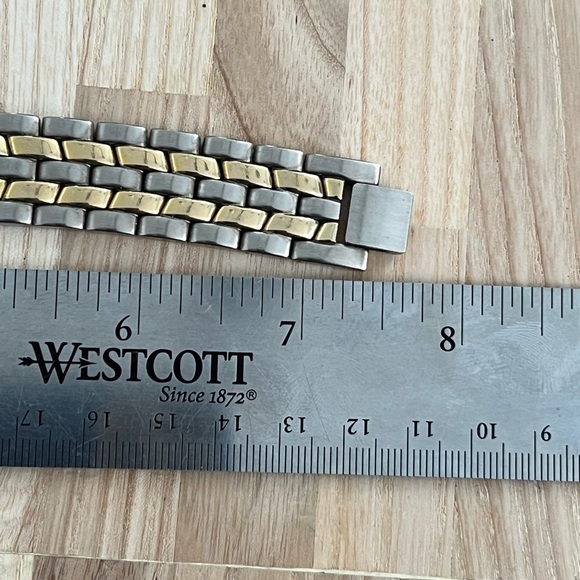 Citizen Quartz Men’s Watch Two Tone Bracelet Light Gold Tone Dial Date Window - Picture 14 of 14